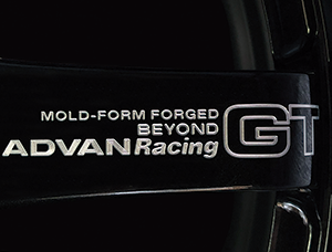 スポークのADVAN Racing GTのロゴ部分