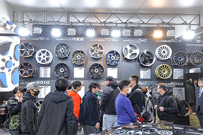 YOKOHAMA WHEEL ブース 多くの来場者で賑わっていた